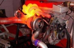 エンジンの補助クーラントポンプとは何ですか？